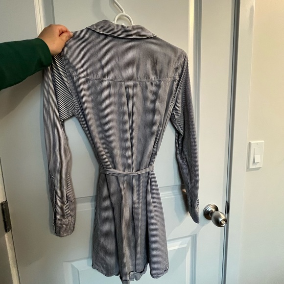 **SOLD** Abercrombie & Fitch Shirt dress - Picture 2 of 3